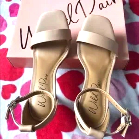 Bethie Two-Piece Tan Dress Sandals, Wild Pair Size 9.5 Cream - Picture 3 of 6